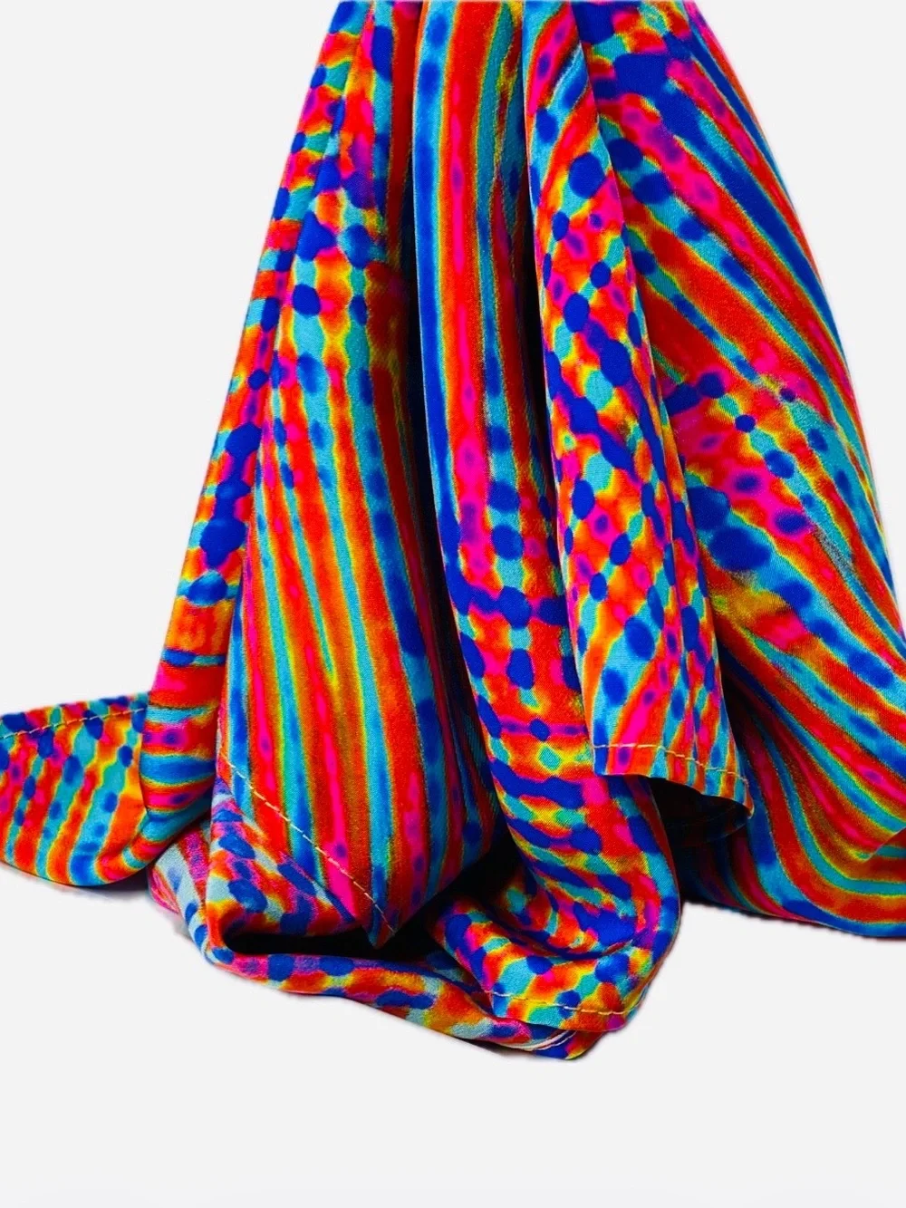 NWT SILKLETTE ‘Multiple Dimensions’ 100% Fine Silk Kerchief Scarf